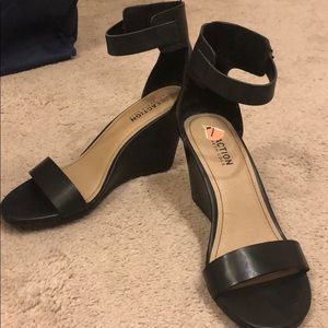 Black Wedged Sandal